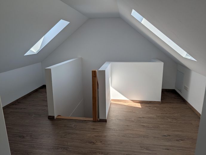 Traumhafte 3-Zimmerwohnung mit Blick zum Herkules – Spitzboden Raum 1