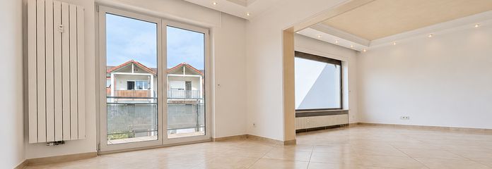 Viel Platz zum Wohlfühlen – großzügige 4,5-Zimmer-Wohnung mit Sonnenbalkon – Wohnzimmer und Esszimmer