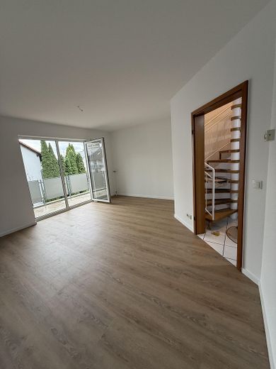 Wohnzimmer Treppe zum OG