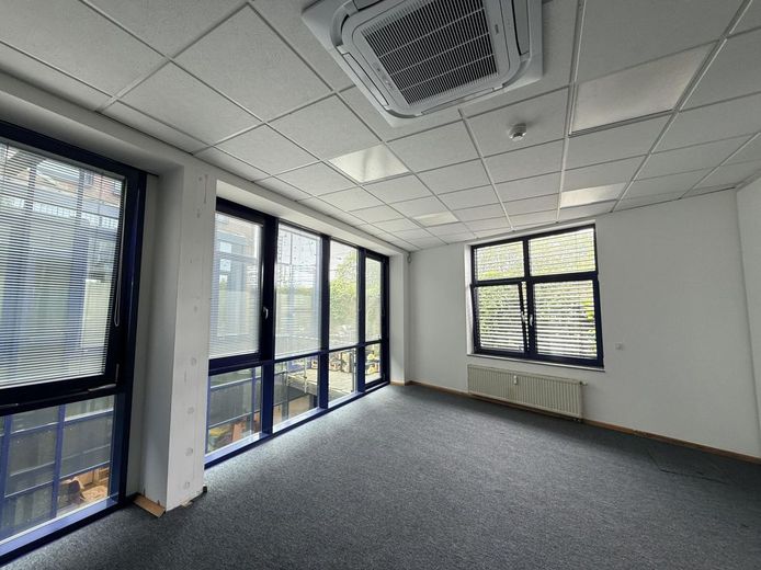 Kreatives Loftbüro im Belgischen Viertel – Eckbüro