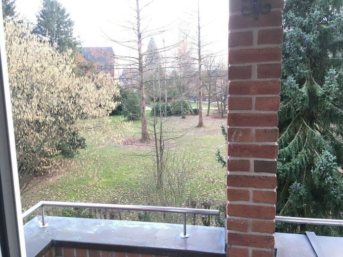Senza provvigione: appartamento maisonette di 3,5 locali a Lüneburg (105m² di superficie abitabile), pompa di calore, balcone esposto a sud, posto auto – Aussicht vom Südbalkon