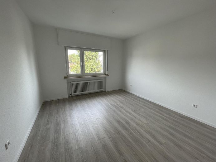 Frisch renovierte 2-Zimmer-Wohnung für 1-2 Personen, Balkon, Einbauküche, ca. 61 m², Lünen-Wethmar – Schlafzimmer