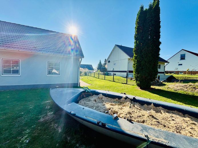 Rückseite 21 mit Sandkasten