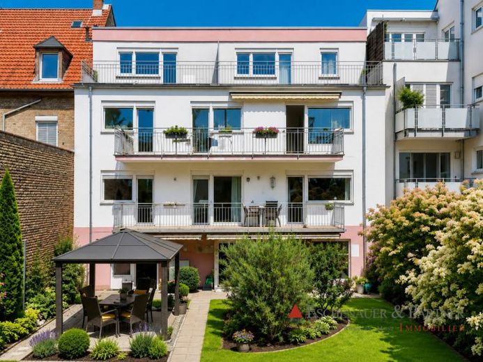 Exclusive Investment in Neuenheim – Multi-Family House in Need of Renovation with Expansion Potential – Photo 1