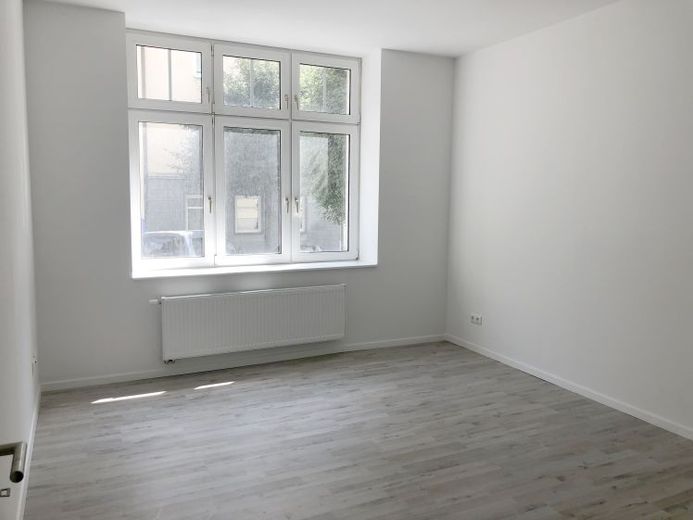 Neu! Große EG-Familienwohnung mit 5 Zimmern und 1 Balkonen - Jetzt anschauen! – Foto 1