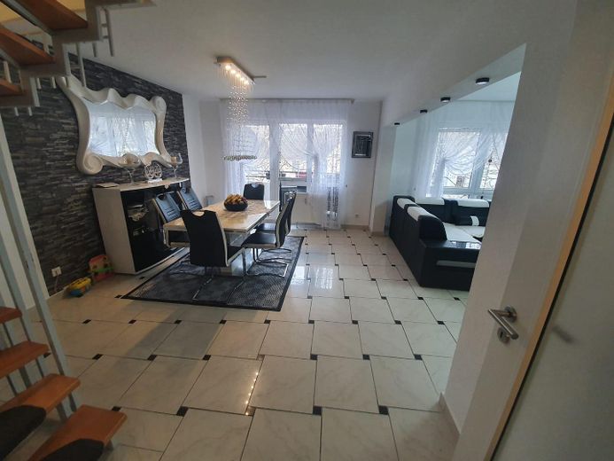 BEZUGSFREI ab 01.11.26: 4-Zi.-Maisonette (109m²) mit TG-Stellplatz & Balkon in Uni-Nähe! – Essbereich