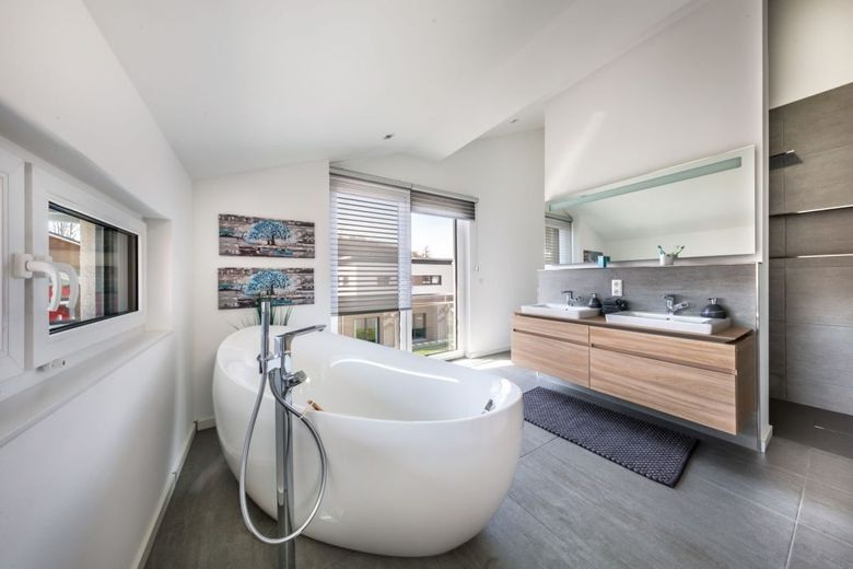 VIELSEITIG NUTZBAR – Ansicht Badezimmer