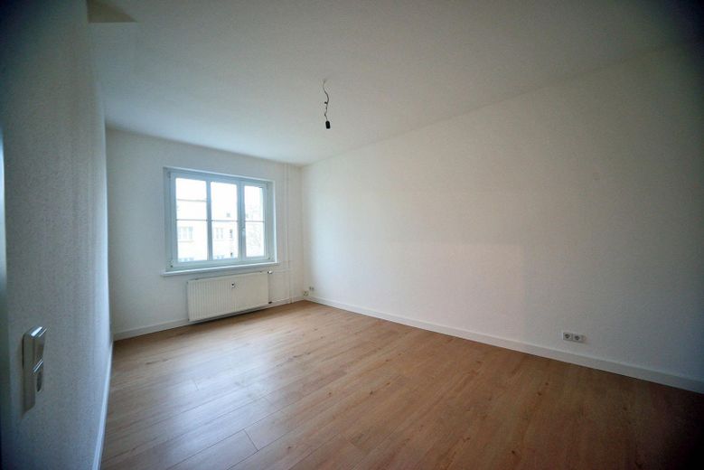 Helle Wohnung in Alt-Hohenschönhausen, 2 Zimmer, Einbauküche, Loggia – Schlafzimmer