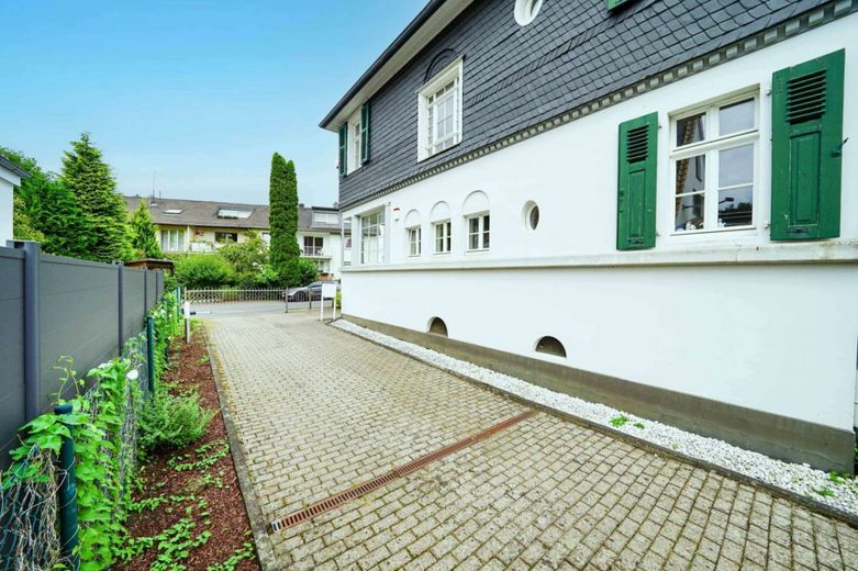 Altbau-Eleganz: Vielseitig nutzbar &amp; modernisiert - Stadtvilla in Bestlage von Bergisch-Neukirchen! – Bild 19
