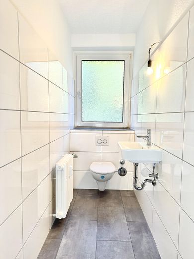Top moderne 3 Zi Wohnung mit Balkon 2 Min vom See! – Gäste WC