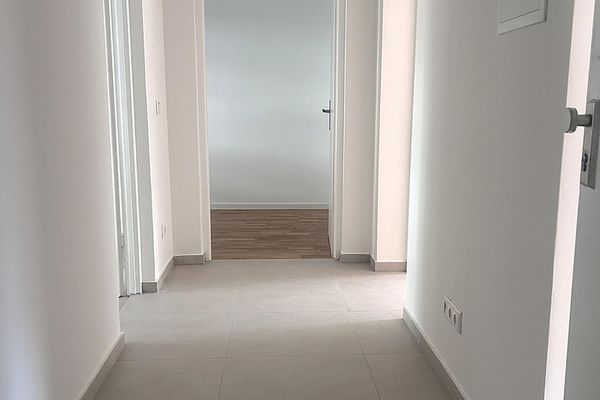 Sanierte helle 3 Zimmerwohnung mit Balkon