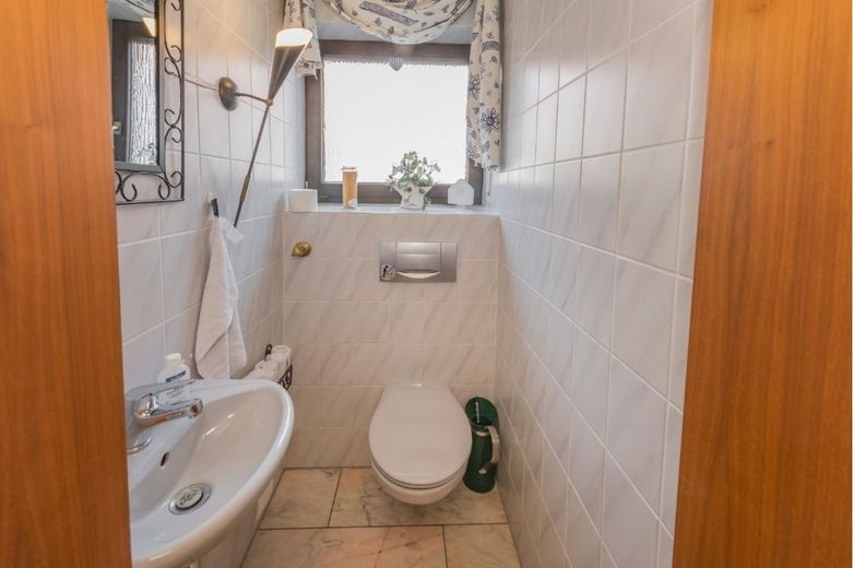 Top EFH mit Einliegerwohnung / Büro in bester Lage von Dortmund Kirchhörde Lücklemberg RMH / DHH – WC Wohnbereich