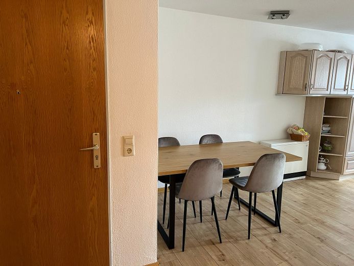 Mtl. 545€ Rate für Eigennutzer!!! Schöne 4,5 Zi-Whg. mit Balkon in Ablach zu verkaufen! (6) (ID-130) – Wohnbereich 