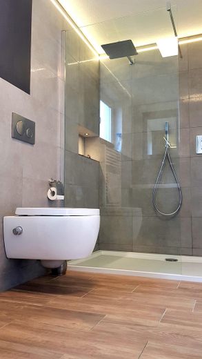 Bad Nauheim şehir merkezinde, çift garajlı müstakil ev – modernes Bad mit Taharet-WC