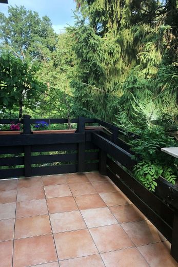 Balkon per KI geräumt
