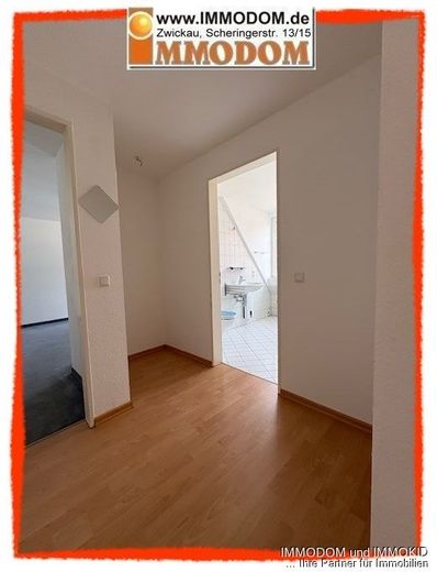 2-Zimmer-Wohnung in Zwickau im Dachgeschoss und mit Personenaufzug – Flur