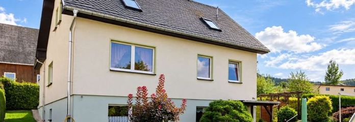 Traumhaftes Platzwunder mit grünem Gartenparadies – Ihr neues Zuhause mit Potenzial in Lauter!