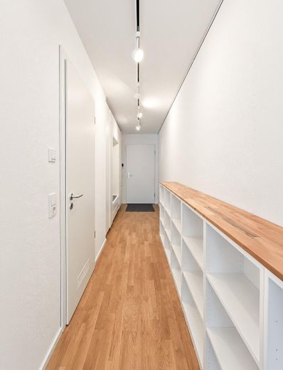 Comfortabel, gemeubeld appartement met parkeerplaats op een centrale locatie in Konstanz – Flur