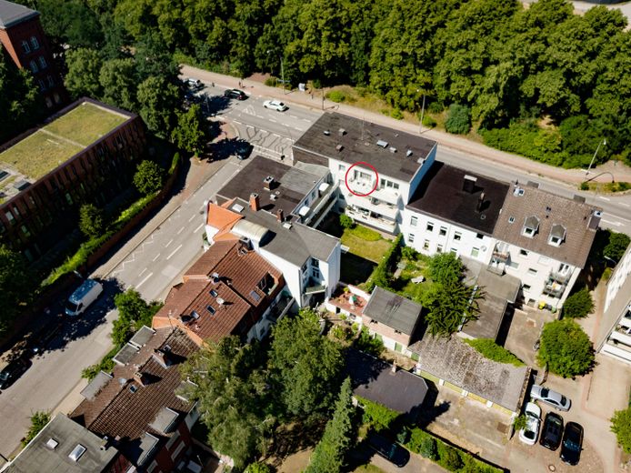 Bright 1.5-room apartment near Hamburg University of Technology with balcony – Luftbild Gartenansicht m.Mark.