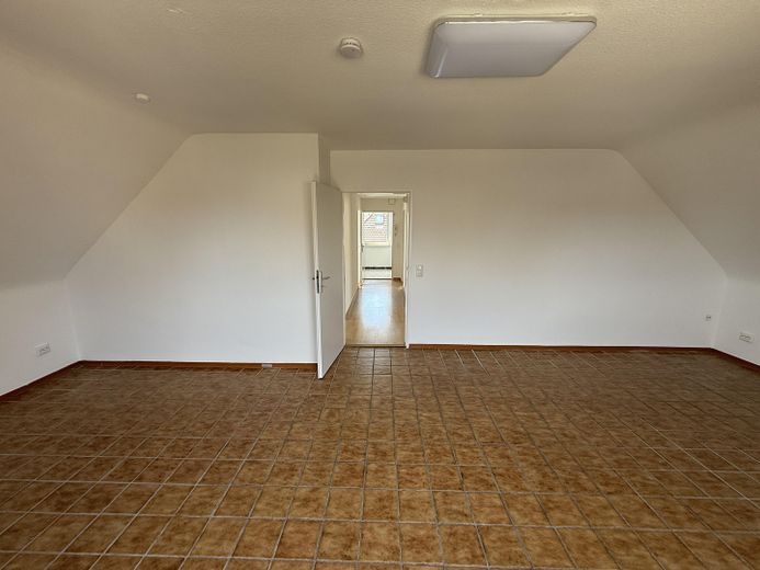 Helle 3-Zimmer-Wohnung mit schönem Ausblick in Hanau-Steinheim – Wohnzimmer Ansicht Ausgang