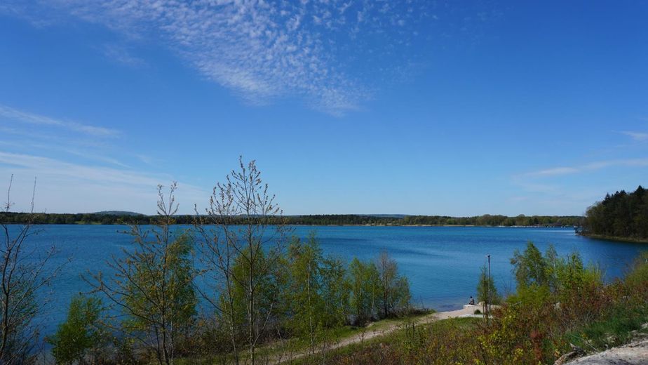 Sofort einziehen: Exklusive Neubauwohnung am Steinberger See mit Terrasse – Blick auf den See