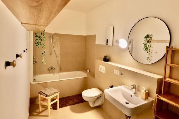 All-inclusive shared apartment room in a charming 4-person flat share in a prime location