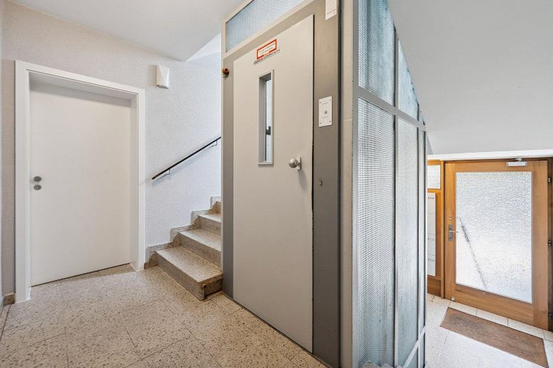 PROVISIONSFREI: Bezugsfertige Wohnung in begehrtester Lage Schweinfurts – Treppenhaus