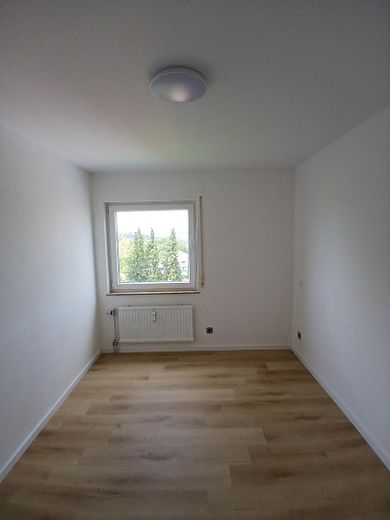 Helles Kinderzimmer/Büro