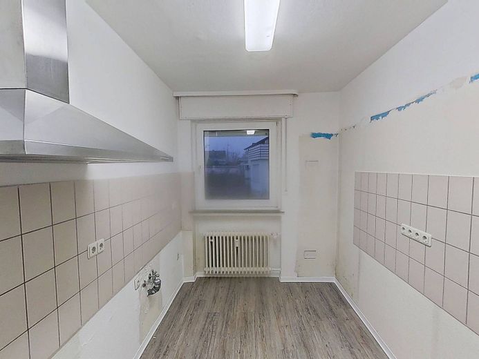 TRASFERITEVI SUBITO E RISPARMIATE: moderno appartamento di 3 locali con bagno con luce naturale e ampio BALCONE – Küche