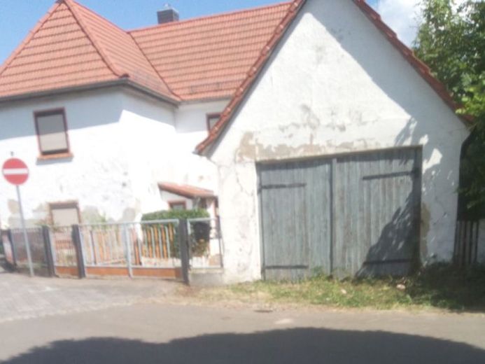 !! Atrakcyjny częściowo wyremontowany dom jednorodzinny, wraz z garażem do wynajęcia/wynajmu z opcją zakupu, w pobliżu jeziora Haselbacher See, tylko 25 min od Lipska !! – Zdjęcie 1