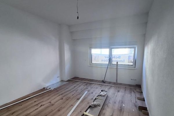 Erstbezug nach Kernsanierung – 2,5-Zimmer-Wohnung | KfW 55