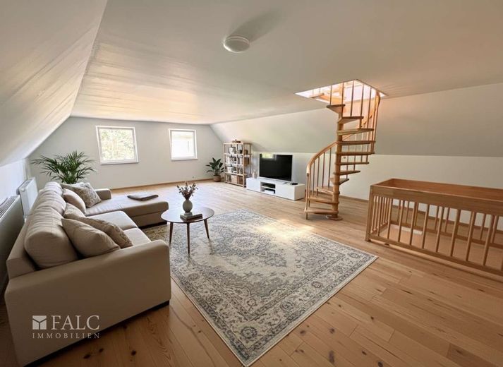 Seltenes EFH-Angebot in Biesdorf: Bj. 2015, Indoor-Pool, Sauna, PV-Speicher - jetzt 675.000 EUR – Wohnraum OG (KI Visualisierung)