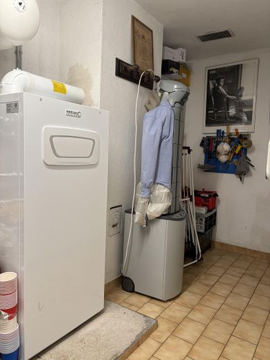 192 m²’lik geniş aile evi – modernize edilmiş, 7 oda, 3 banyo ve B enerji sınıfı – Heizungskeller