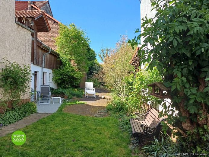 Familienhaus mit Scheune - Ausbaupotential! – Garten