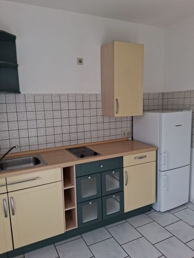 WG taugliche  2-R-Wohnung in MD-Sudenburg san. Altbau; im 2.OG 43²  mit EBK .zu vermieten . – Küche