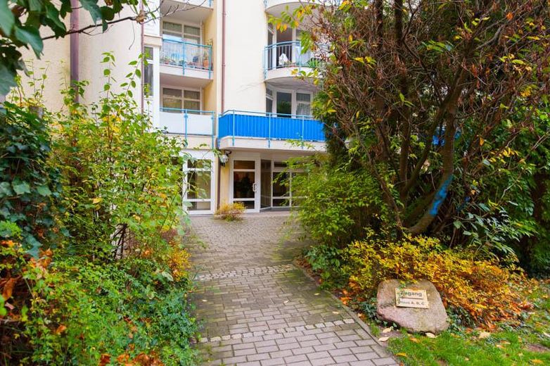Appartamento con terrazza arredato in un complesso residenziale tranquillo – Außenansicht Eingangsbereich
