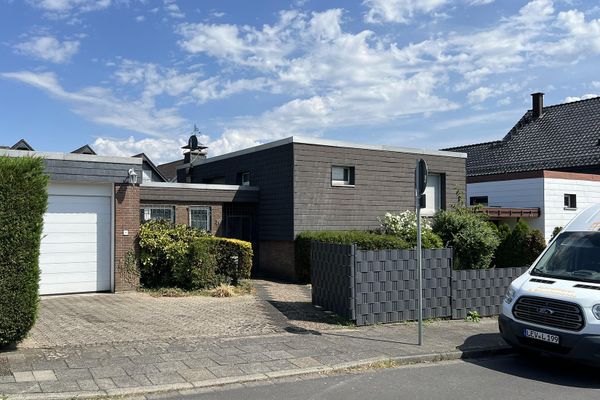 SENZA PROVVIGIONE! Bungalow da ristrutturare vicino a Schlebusch con notevole potenziale di ampliamento