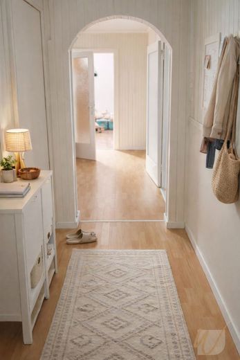 Seltene Gelegenheit: Großzügige 5-Zimmer-Dachgeschosswohnung mit Stellplatz unc ca.119m² Wohnfläche – Flur