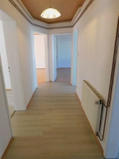4-Zimmer-Eigentumswohnung 84m² mit Balkon &amp; Fernblick - sofort bezugsfrei in Idar-Oberstein – SB1 Diele- Flur