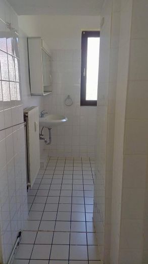 Gepflegte 2-Zimmer-Wohnung mit Balkon in Bremerhaven – Badezimmer