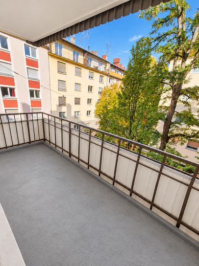 Zwischen Stadtleben und Rückzugsort - Großzügige Wohnung mit Balkon – Balkon