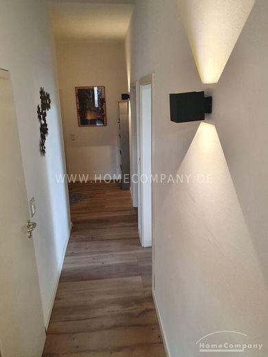Sehr schöne 3 Zi.-Whg., möbliert. Mit gr. Dachterrasse zur Gemeinschaftsnutzung. – e027c40361ced75f006a73114b685de19fe0699a.jpg