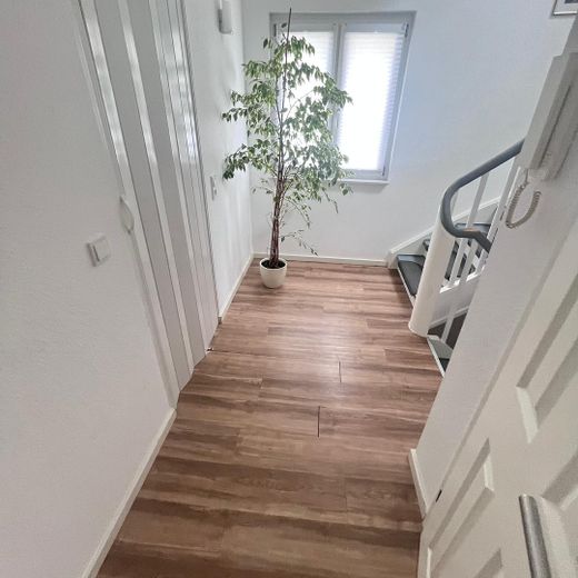 Edificio residencial y comercial en una ubicación céntrica de Lohmar – Flur im OG
