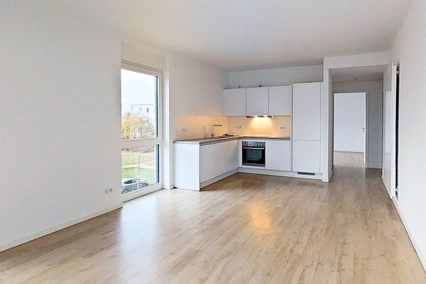 Familienfreundliche 4-Zimmer-Wohnung mit Einbauküche und Balkon in Schönefeld!