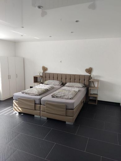 Schlafzimmer Bild 1