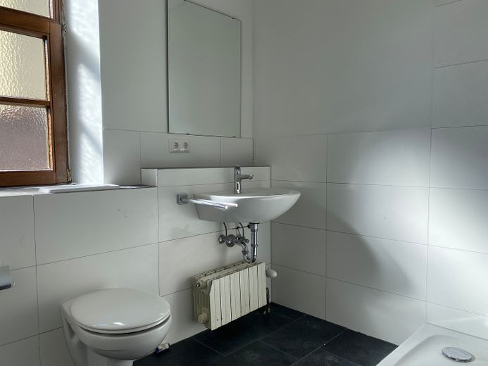 vivir en el centro de Weilheim, piso de 5 habitaciones a estrenar – Badezimmer