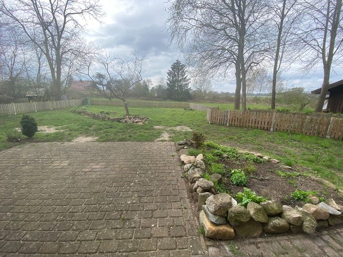 Geräumige Haushälfte auf dem Land – Terrasse