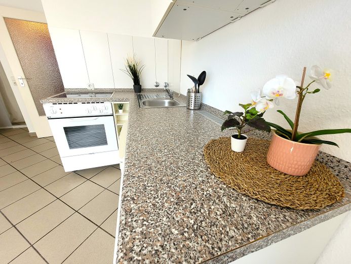 centralnie położony apartament gotowy do zamieszkania dla osób dojeżdżających / studentów, w tym prąd i internet (mieszkanie w budynku z garażem podziemnym) – Küche 2