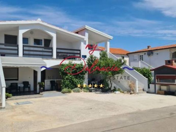 Vir, Haus mit 5 Apartments 190m vom Strand – Foto 1
