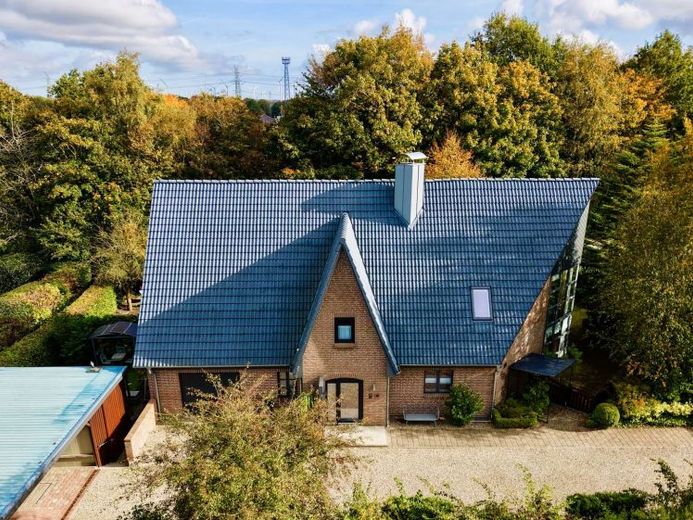Una casa per generazioni – Spaziosa casa bifamiliare con giardino simile a un parco – Foto 1